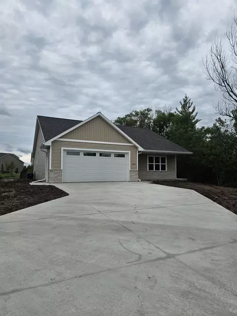 1429 Hoffman Rd, Green Bay, WI 54311