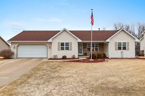 2270 Maddy Ct, Green Bay, WI 54303