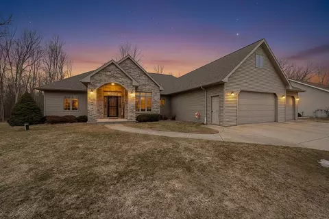 2503 Wilding Way, Suamico, WI 54173