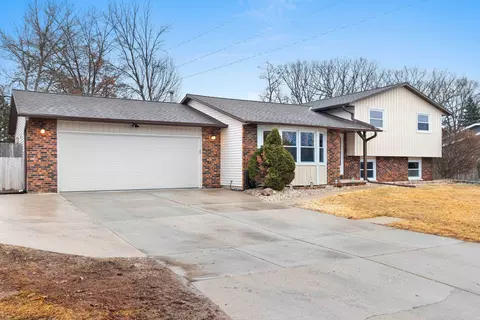 499 Tyrolian Dr, Green Bay, WI 54302