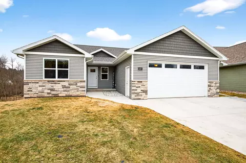 537 Golf Side Ct, Hortonville, WI 54944