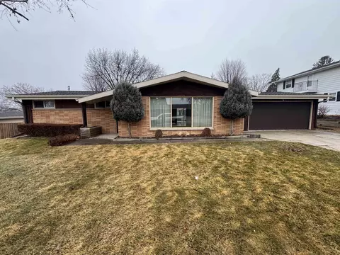 2414 Lina Ln, Green Bay, WI 54304