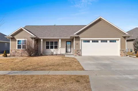 517 Pebblestone Cir, Hobart, WI 54155