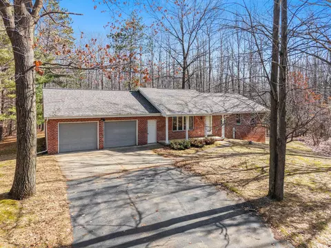 3448 Blackberry Ln, Green Bay, WI 54313