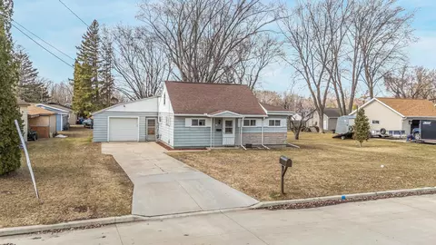 210 N 6th St, Winneconne, WI 54986