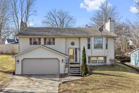 2494 Vagabond St, Green Bay, WI 54302
