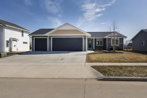 1594 Sage Xing, Oshkosh, WI 54904