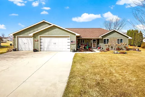 426 Wooden Shoe Cir, Kaukauna, WI 54130