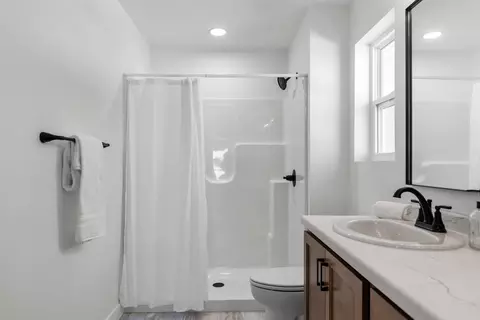 Bath - W5658 Tonys Way, Appleton, WI 54915 photo 2 of 4