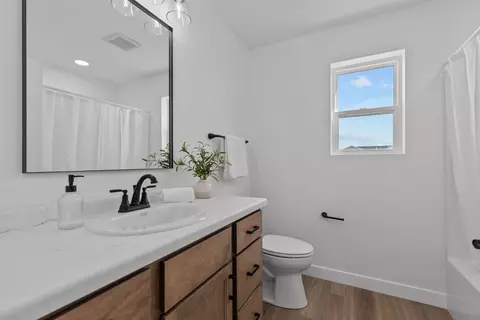 Bath - W5658 Tonys Way, Appleton, WI 54915 photo 4 of 4