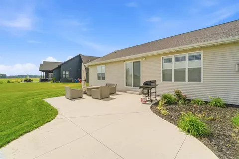 Exterior - 2875 E Turquoise Ln, Appleton, WI 54913 photo 4 of 5