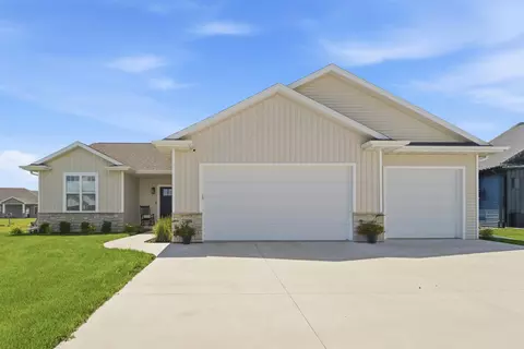 Exterior - 2875 E Turquoise Ln, Appleton, WI 54913 photo 2 of 5