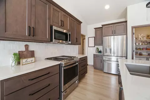 Kitchen - 2875 E Turquoise Ln, Appleton, WI 54913 photo 3 of 4