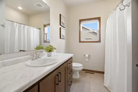 Bath - 2875 E Turquoise Ln, Appleton, WI 54913 photo 3 of 3