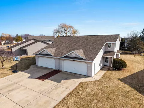 2822 Aquarius Rd, Green Bay, WI 54311