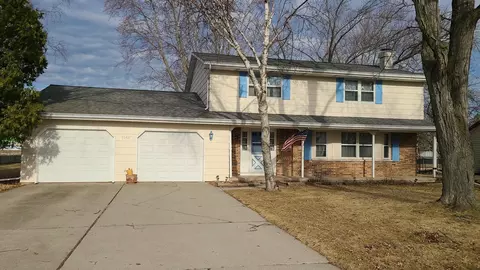 3642 Glenbrooke Ln, Green Bay, WI 54301