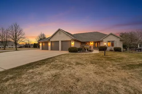 3670 Copper Oak Cir, Green Bay, WI 54313