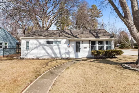 516 Winnebago Hts, Neenah, WI 54956