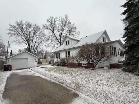 724 S Hamlin St, Shawano, WI 54166
