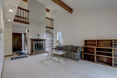 Living - 2916 N Kin St, Appleton, WI 54911 photo 2 of 4