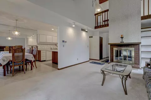 Living - 2916 N Kin St, Appleton, WI 54911 photo 3 of 4