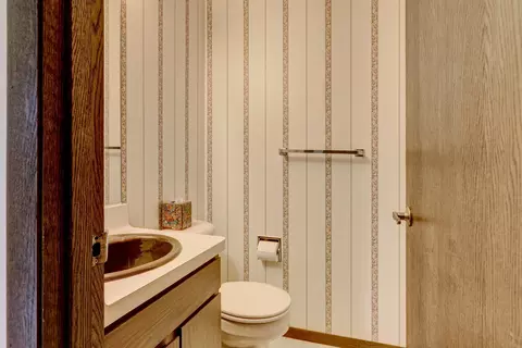 Bath - 2916 N Kin St, Appleton, WI 54911 photo 1 of 2