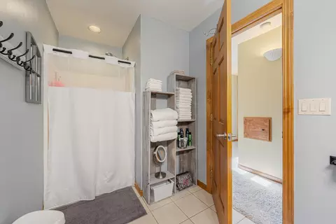 Bath - 2190 Carleton Ave, Appleton, WI 54915 photo 5 of 6