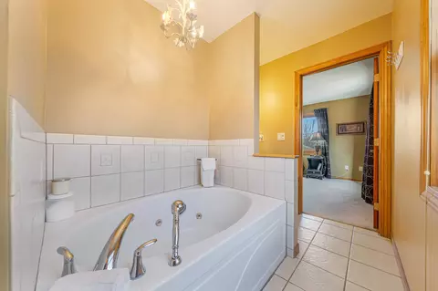 Bath - 2190 Carleton Ave, Appleton, WI 54915 photo 2 of 6