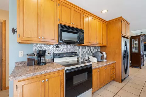 Kitchen - 2190 Carleton Ave, Appleton, WI 54915 photo 5 of 6