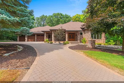 2920 Parkwood Dr, Green Bay, WI 54313
