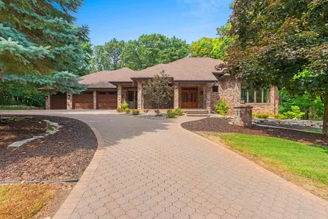 2920 Parkwood Dr, Green Bay, WI 54313