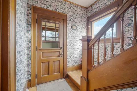 Entry Way - 913 W 5th St, Appleton, WI 54914 photo 1 of 2