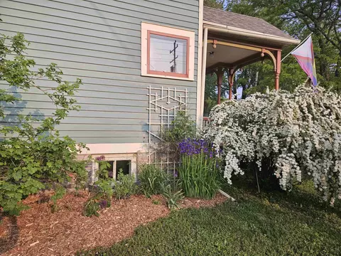Exterior - 913 W 5th St, Appleton, WI 54914 photo 10 of 16