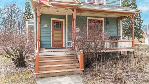 Exterior - 913 W 5th St, Appleton, WI 54914 photo 3 of 16