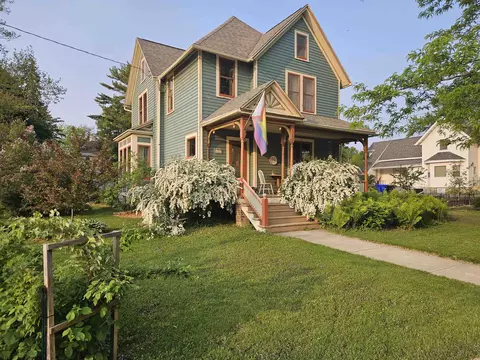 Exterior - 913 W 5th St, Appleton, WI 54914 photo 9 of 16