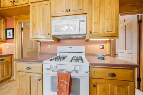 Kitchen - 913 W 5th St, Appleton, WI 54914 photo 4 of 5