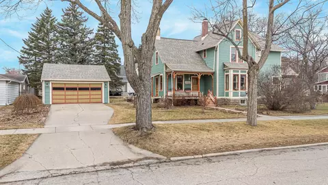 Exterior - 913 W 5th St, Appleton, WI 54914 photo 2 of 16