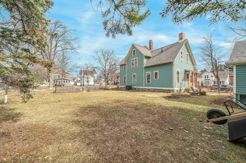 Exterior - 913 W 5th St, Appleton, WI 54914 photo 6 of 16