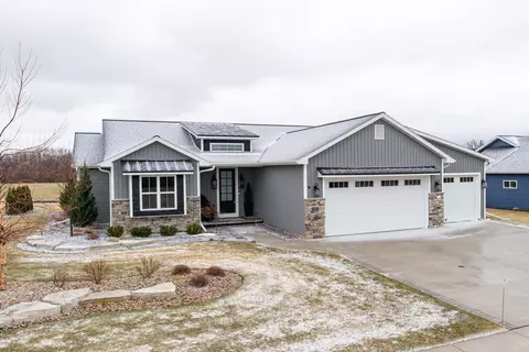 1831 White Dove Ln, Kaukauna, WI 54130
