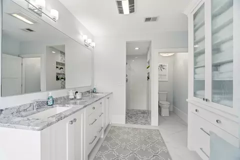 Bath - 3667 W Quaker Ridge Ln, Appleton, WI 54914 photo 2 of 9
