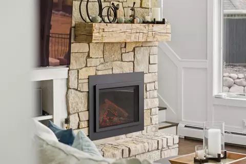 Living - 3667 W Quaker Ridge Ln, Appleton, WI 54914 photo 5 of 8