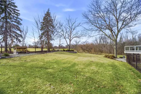 Exterior - 3667 W Quaker Ridge Ln, Appleton, WI 54914 photo 9 of 18