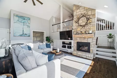Living - 3667 W Quaker Ridge Ln, Appleton, WI 54914 photo 4 of 8