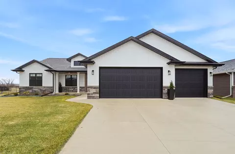 2215 E Honeygold Ct, Appleton, WI 54913