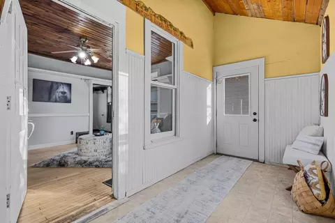 Entry Way - 303 E Mckinley St, Appleton, WI 54915 photo 4 of 6