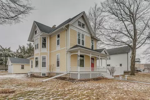 327 W Main St, Hortonville, WI 54944