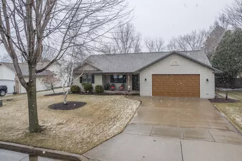 Exterior - 30 Weatherstone Dr, Appleton, WI 54914 photo 14 of 14