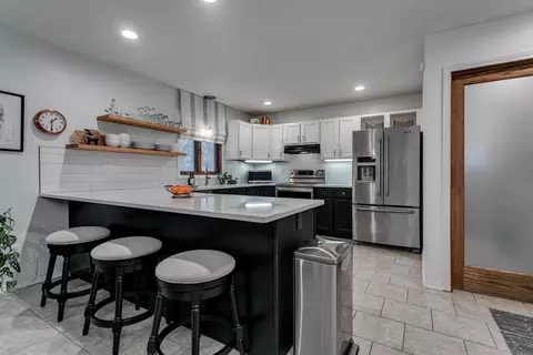Kitchen - 30 Weatherstone Dr, Appleton, WI 54914 photo 1 of 4