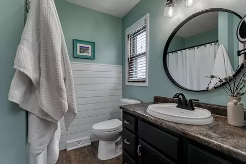 Bath - 30 Weatherstone Dr, Appleton, WI 54914 photo 1 of 2