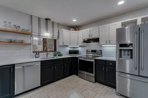 Kitchen - 30 Weatherstone Dr, Appleton, WI 54914 photo 2 of 4